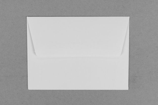 Envelopes DIN C7 adesivos, brancos
