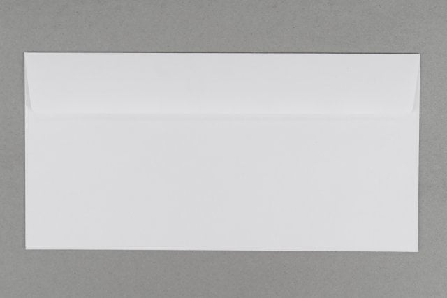Envelopes DIN adesivos longos, brancos