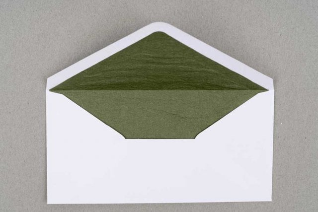 Envelopes DIN longos, brancos com forro verde