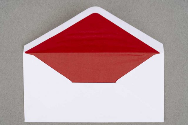 Envelopes DIN longos, brancos com forro vermelho