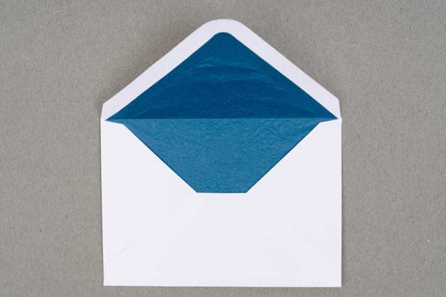 Envelopes DIN C6, brancos com forro azul