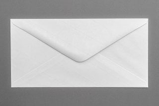 Envelopes DIN longos, brancos com nervuras